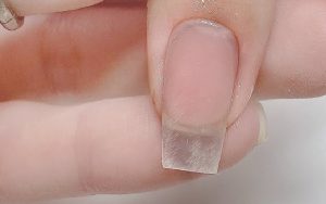 Nối móng đắp gel giúp khắc phục khuyết điểm móng xấu, ngắn, yếu, dễ gãy, khó làm đẹp hay trang trí cho móng