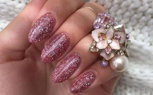 Đắp bột móng tay