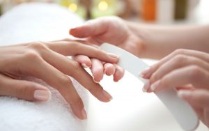 Làm sạch móng là bước đầu để đắp móng