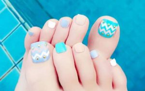 Nail móng chân cho mùa hè sẽ chủ yếu tập trung vào các họa tiết bắt mắt