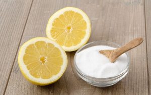 Cách làm sạch móng tay đơn giản, hiệu quả với chanh và baking soda