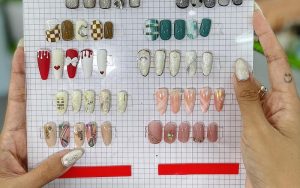 Rất nhiều phụ kiện nail xinh xắn chờ bạn rinh về