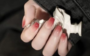 Kết hợp màu sơn thạch với kỹ thuật Ombre thì bạn sẽ có được bộ nail xinh xắn