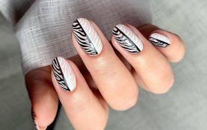Nail ngựa vằn nửa móng tuy đơn giản nhưng lại đầy ấn tượng, phá cách