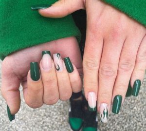 Bộ móng với hoa văn lửa đơn giản kết hợp cùng sơn xanh