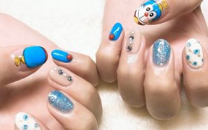 Kiểu móng Doraemon đính đá làm các chị em trẻ tuổi cực kỳ yêu thích