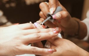 Nghệ nhân làm móng sẽ có kỹ thuật và khiếu thẩm mỹ cao hơn bình thường