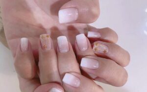Nail ombre hồng trắng với nhiều thiết kế đa dạng