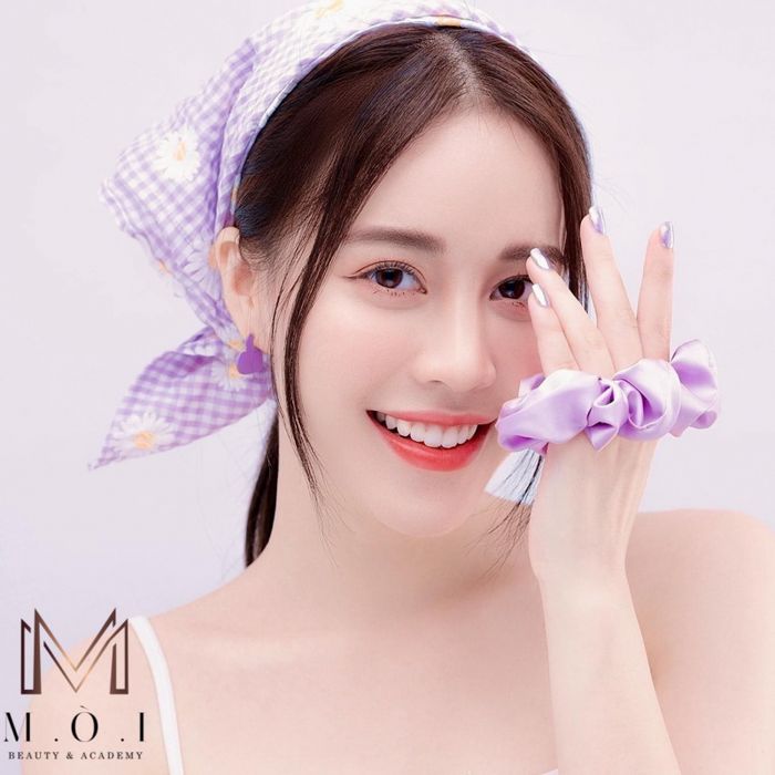Kỹ thuật phun mày phối màu tại M.Ò.I Beauty & Academy giúp tạo độ chuyển sắc tự nhiên và tinh tế