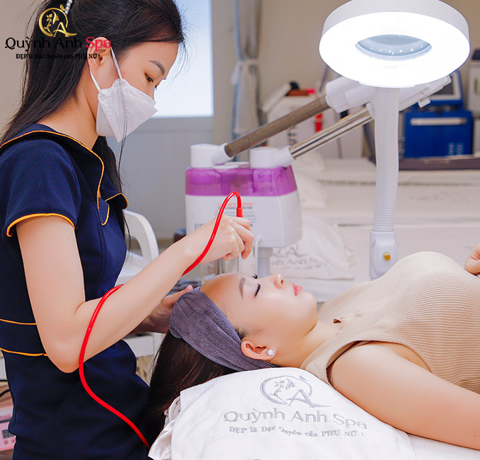 Triệt lông tại Quỳnh Anh Spa giúp loại bỏ lông nhanh chóng, mang lại làn da sáng mịn