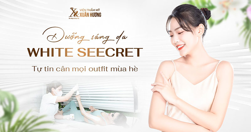 Phòng tắm trắng riêng tư, sạch sẽ với hương thơm dịu nhẹ, tạo trải nghiệm chăm sóc da cao cấp