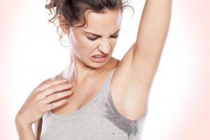 Bệnh hôi nách xuất hiện mùi hôi khó chịu