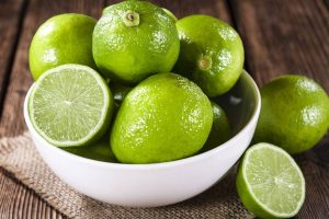 Khả năng sát trùng tốt, chống viêm đã khiến chanh có thể giúp làm xẹp mụn và trị mụn bọc