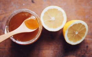 Trị mụn bằng chanh mật ong