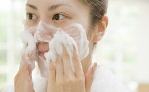 Thành phần silica trong kem đánh răng giúp chống lại sưng tấy và viêm nhiễm