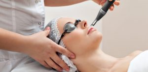 Đốt laser da mặt để lại một số tổn thương trên da
