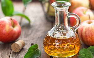 Trị mụn ẩn bằng giấm táo có hiệu quả không?