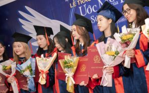 Học viên ở Seoul Academy được cấp chứng nhận hành nghề
