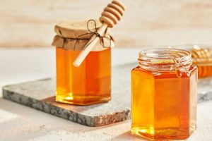 Thành phần có trong mật ong giúp cải thiện da mụn hiệu quả