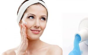 Nhiều người tin rằng có thể dùng kem đánh răng trị mụn, nhưng đó là một kiến thức không đúng và không an toàn cho làn da.