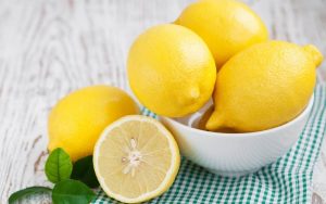 Trong trái chanh có rất nhiều thành phần có tác dụng trị thâm mụn