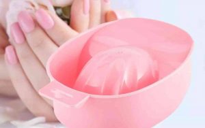 Bát ngâm tay, chân làm nail có giá rất rẻ và rất dễ kiếm