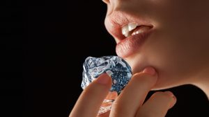 Đá lạnh giúp làm giảm mụn sưng