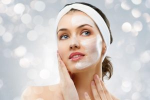 Chăm sóc da ban đêm bằng sữa rửa mặt dịu nhẹ