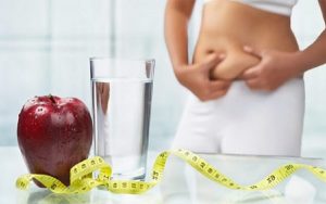 Uống nước lọc sẽ giúp bạn thanh lọc cơ thể và đào thải mỡ thừa