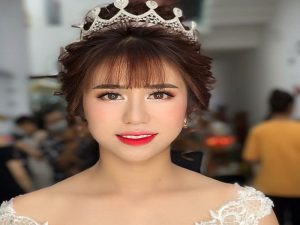 Đánh kem lót để lớp nền lên da tự nhiên, mịn hơn