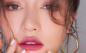 Trang điểm tone hồng tím lãng mạn và quyến rũ được rất nhiều người lựa chọn