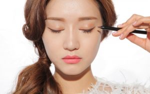 Dáng lông mày ngang Hàn Quốc xinh đẹp dịu dàng