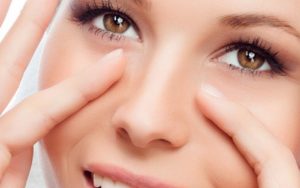 Cần lưu ý chăm sóc mắt kỹ lưỡng sau khi phun mí 1 - 2 ngày