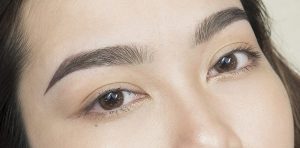 Điêu khắc chân mày tạo hiệu ứng trông như chân mày thật