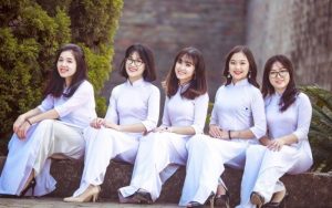 Nghề trang điểm kỷ yếu