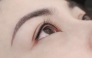 Thực hiện phun mí mắt ở nơi tốt sẽ giúp nàng có được đôi mắt đẹp như ý muốn