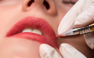 Phun môi là phương pháp được nhiều người yêu thích đặc biệt là phái nữ