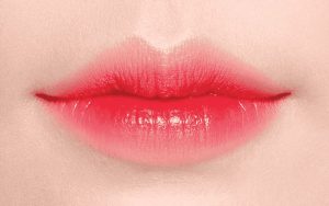 Sử dụng màu hồng cam khiến làn da của bạn được bật tông hơn