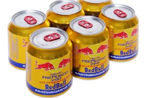 Uống bò húc khiến làn da bị mất nước nhanh chóng