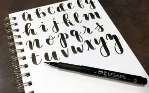 Bút Brush Typo sẽ giúp các bạn viết được các kiểu chữ tiêu đề đẹp