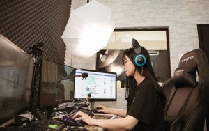 Học giỏi văn nên làm nghề youtuber để kiếm được thu nhập cao và có công việc thoải mái