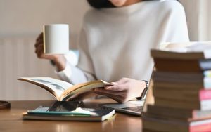 Sinh viên phải luôn có đầy đủ giáo trình