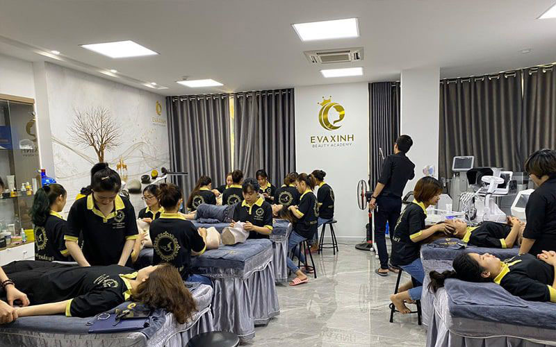 Buổi học thực hành của học viên Evaxinh