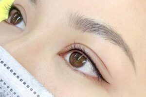 Phun mí makeup giúp đôi mắt trở nên to tròn, long lanh và có chiều sâu hơn