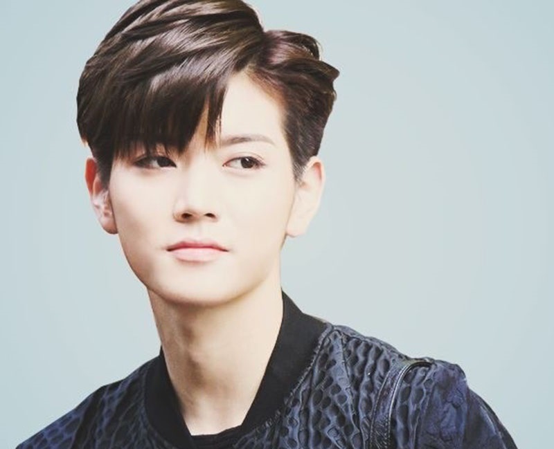   Chỉ cần vuốt nhẹ tóc mái sang 1 bên trán là các anh đã có mái tóc đẹp