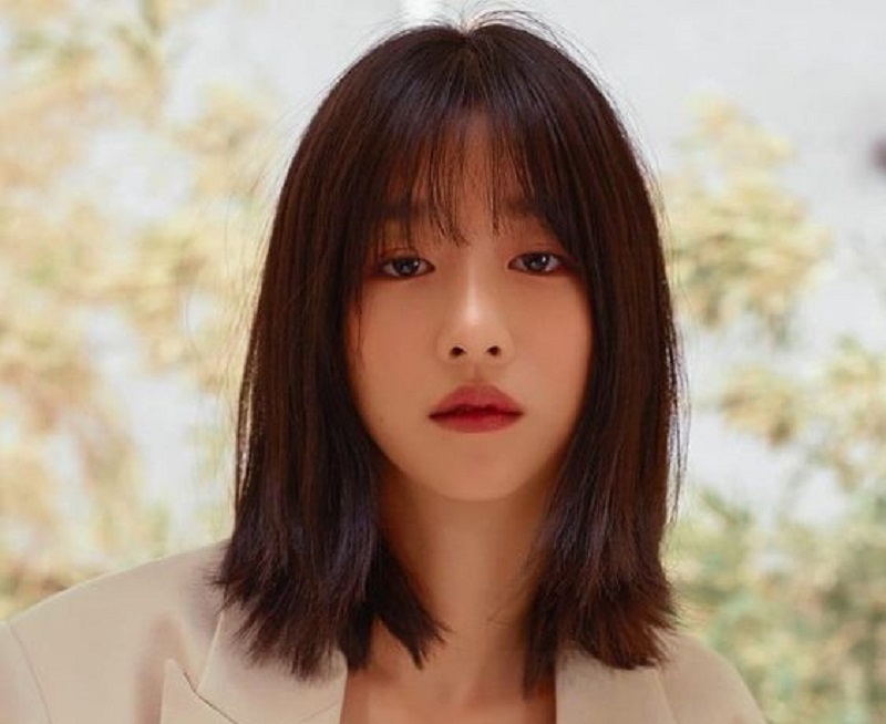   Kiểu tóc bob ngang vai tỉa layer giúp nàng mặt nhỏ dài trở nên cuốn hút hơn