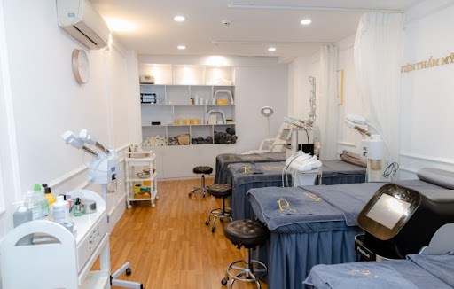 SaiGon Spa Beauty Royal mang đến sự quý phái và hoàn hảo, giúp bạn tự tin tỏa sáng với một làn da không tì vết