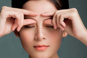 Vùng da xung quanh mắt là vùng da nhạy cảm nhất và cũng là nơi đầu tiên có dấu hiệu lão hóa da.  