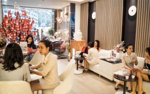 Khách hàng là yếu tố quan trọng ảnh hưởng đến thời gian làm việc của nhân viên spa