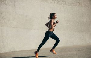 Duy trì tốc độ chạy phù hợp với thể lực sẽ giúp bạn không bị mệt